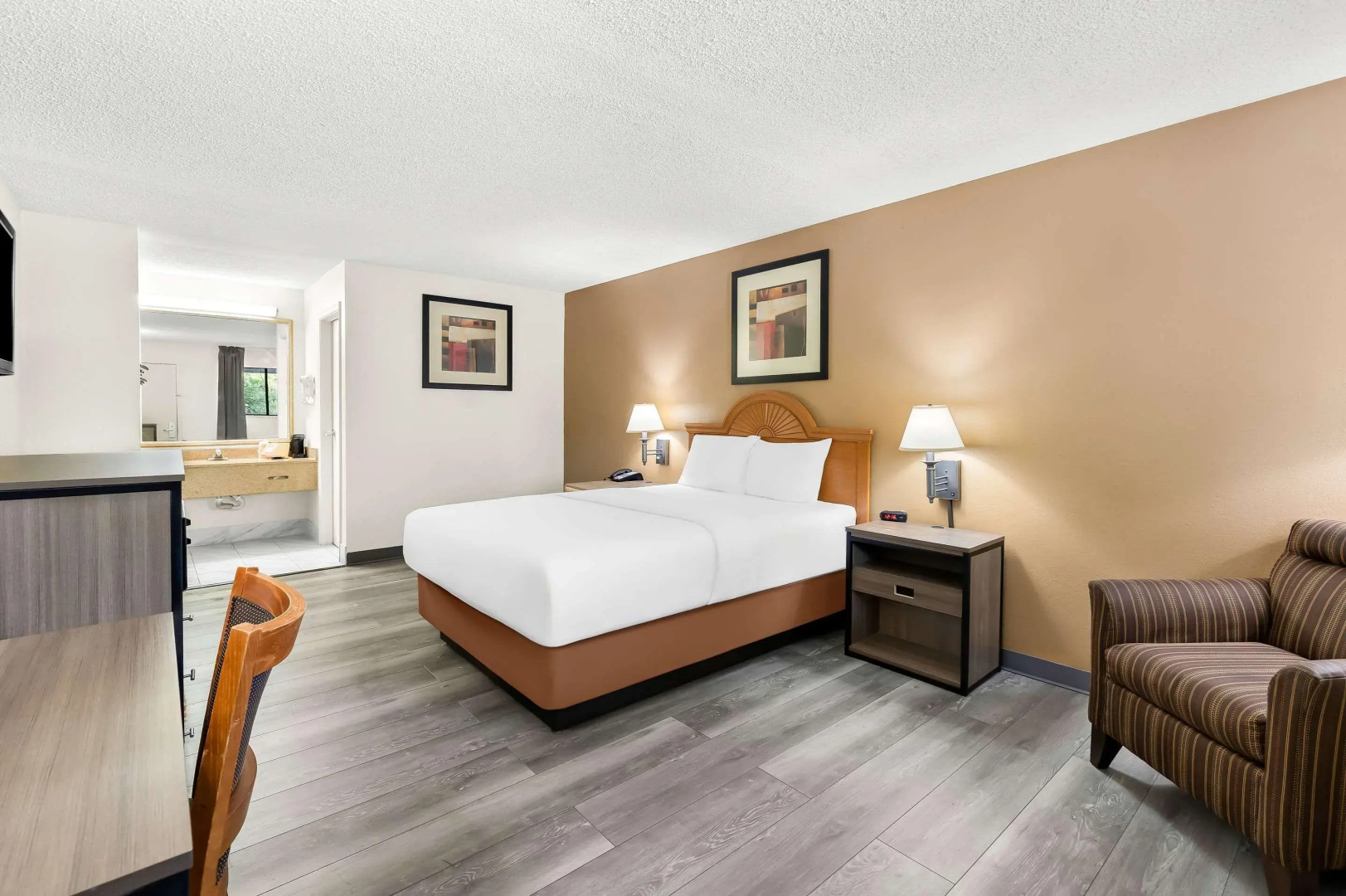 Quality Inn Cleveland Airport
