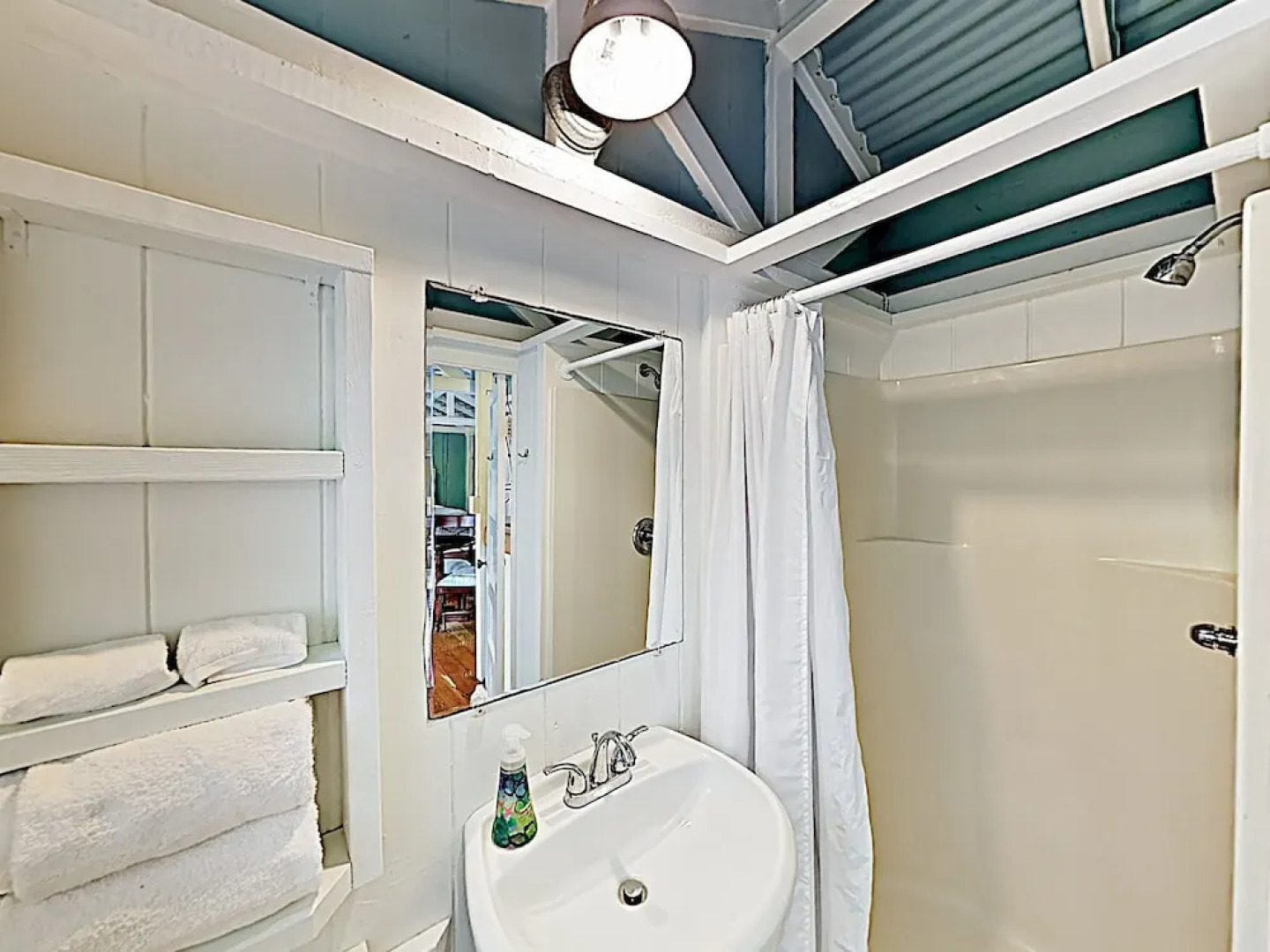 New Listing! Ohana Studio - Steps to Lanikai Beach cabin