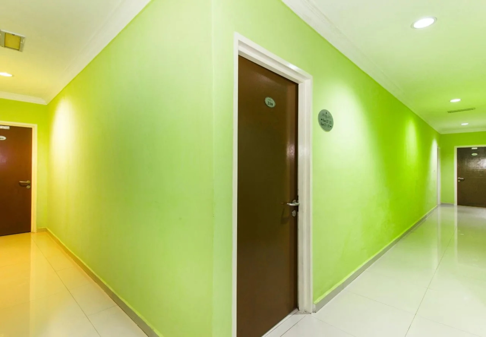OYO 443 Crystal City Hotel