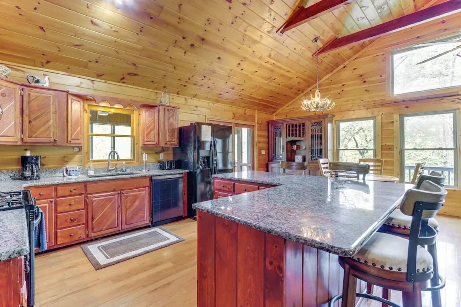 Riffle Run Cabin: River Access, Hot Tub, Game Room