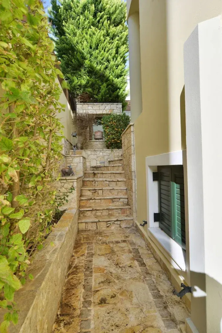 Elegant Villa by B&E