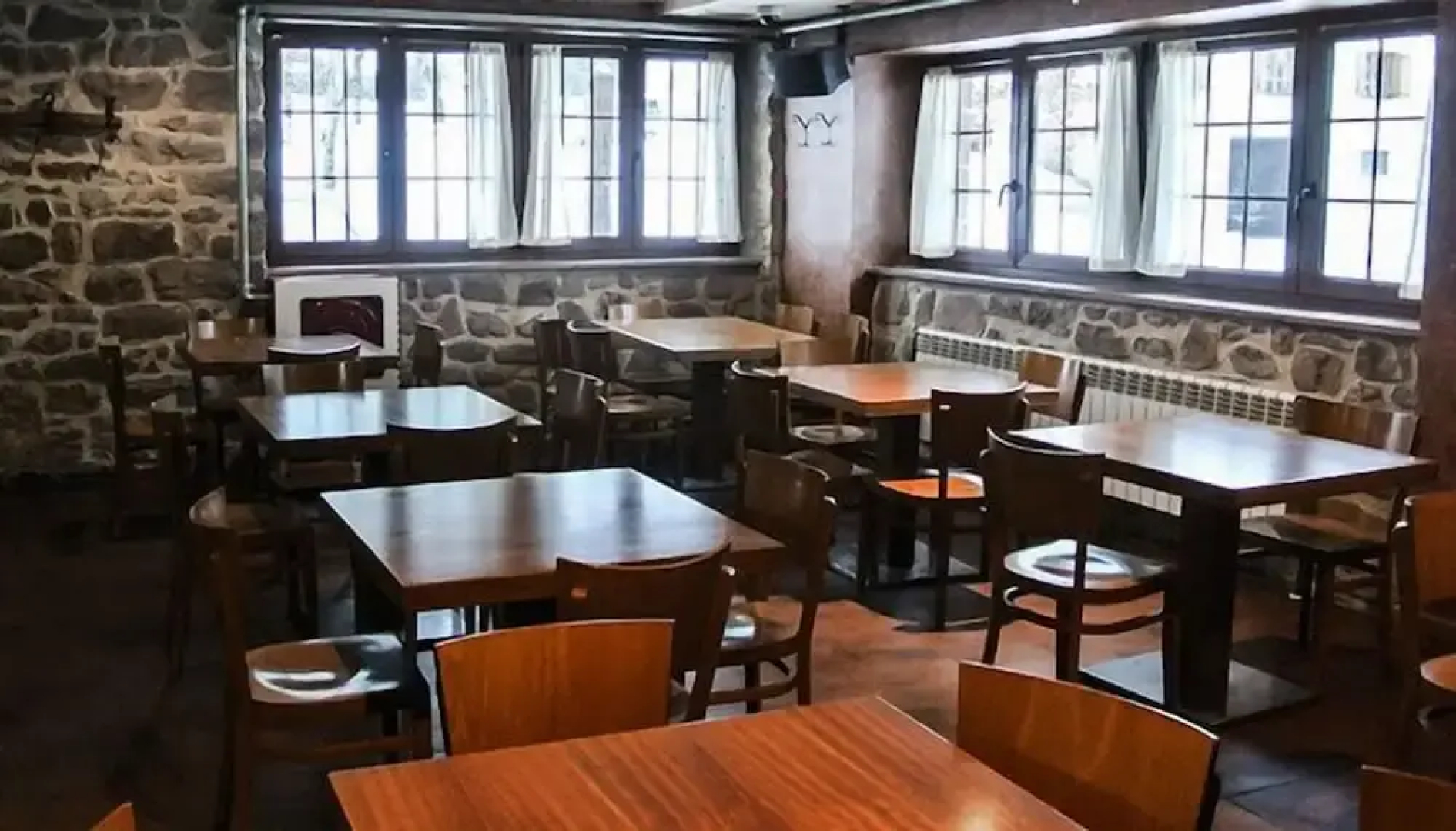 Hostal y Albergue Haizea - Hostel