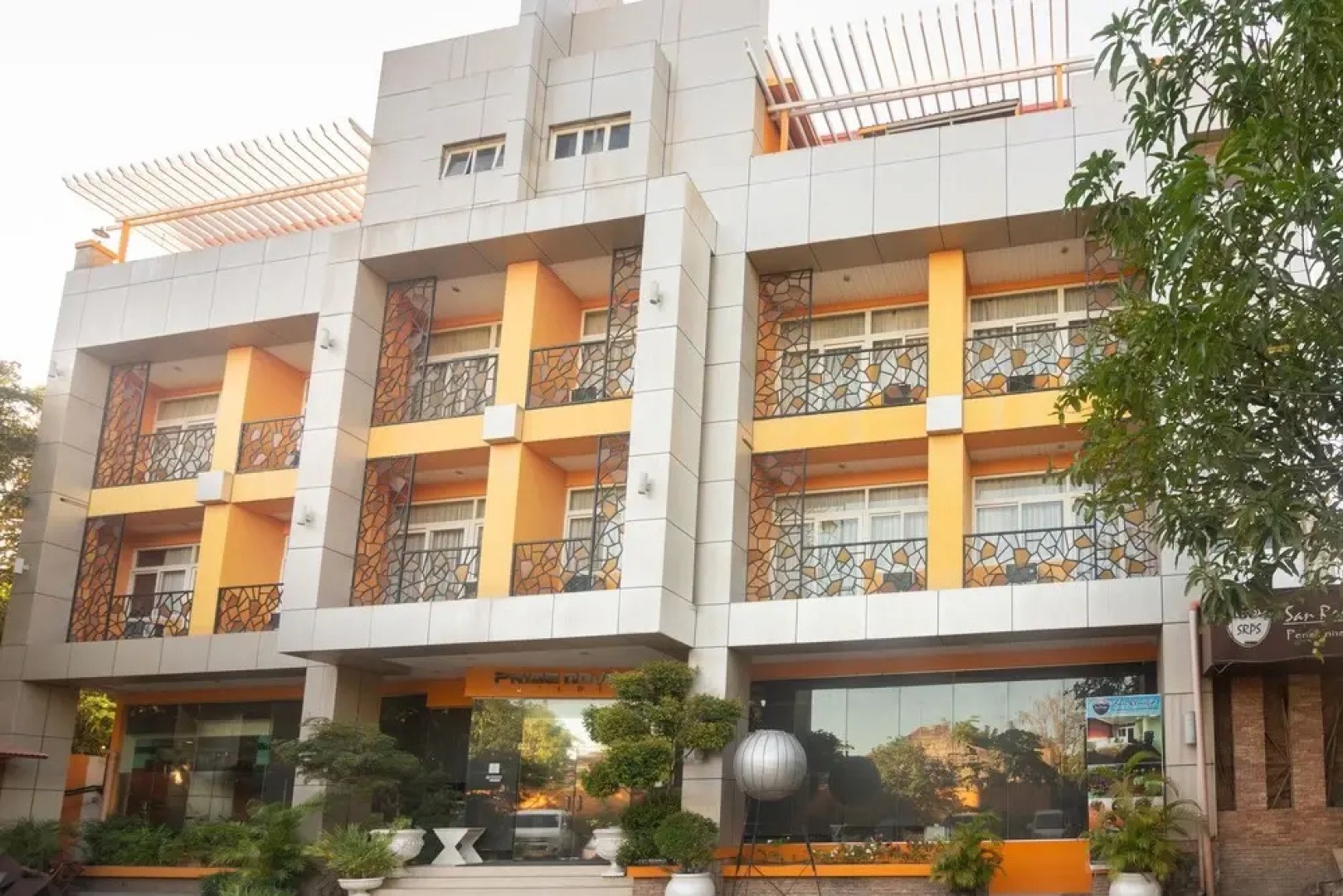 San Remigio Pensionne Suites