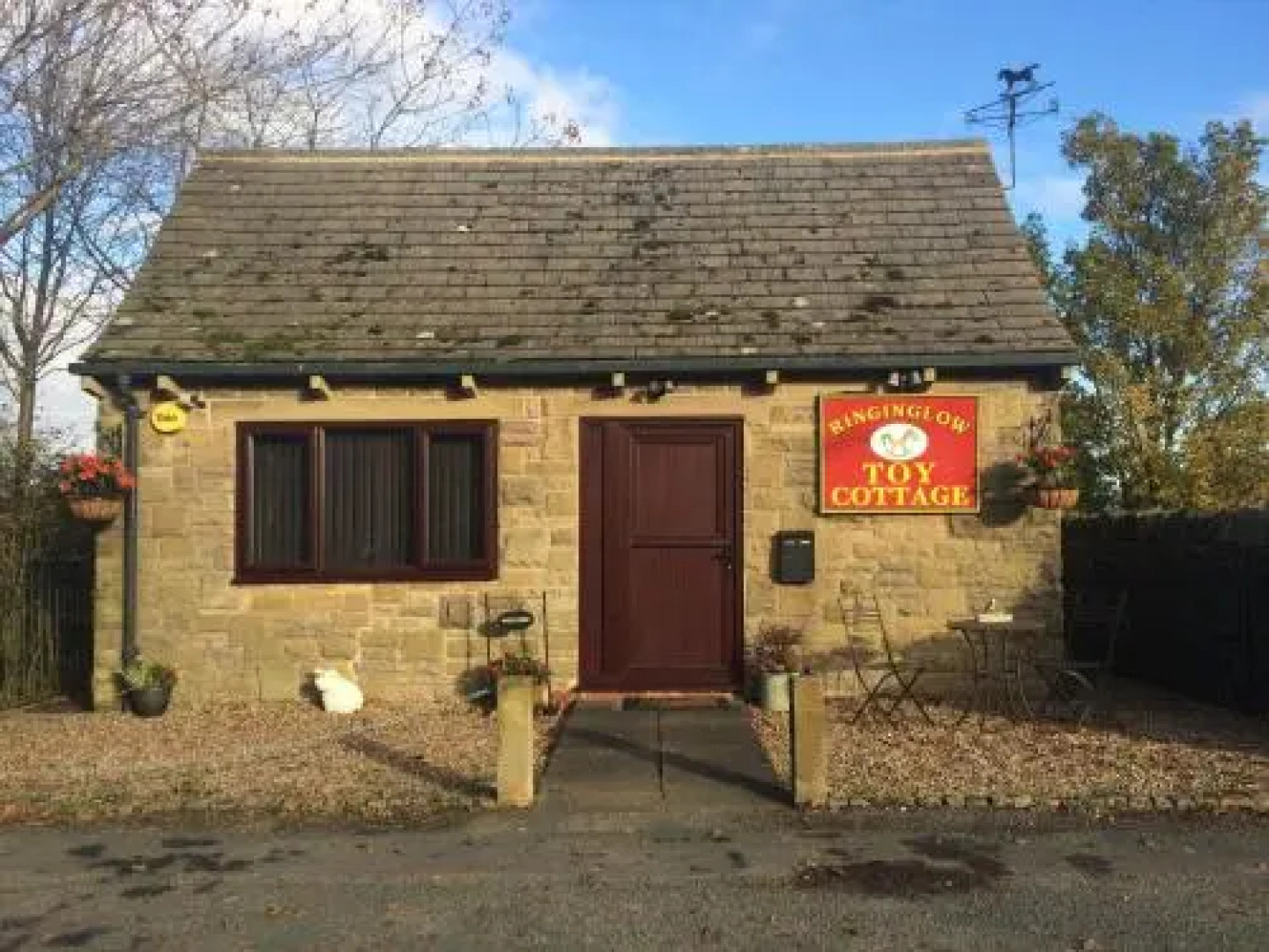 Ringinglow Toy Cottage