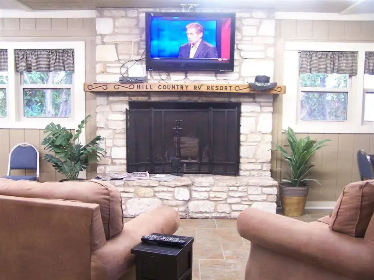 Hill Country Cottage and RV Resort