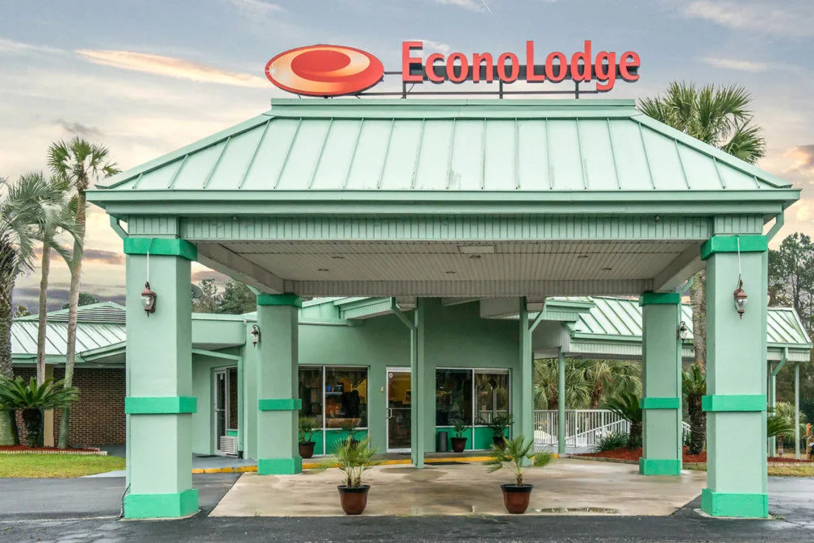 Econo Lodge North