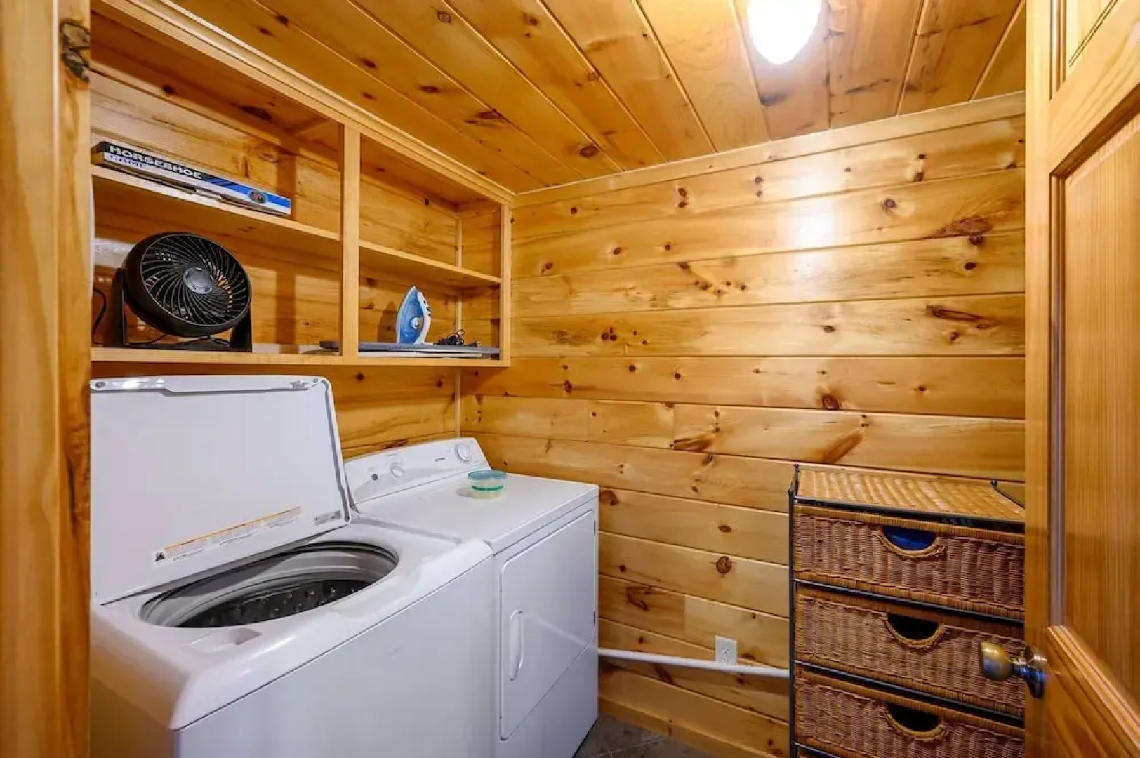 Okehi Pine Cabin With Wood Burning Fireplace and Outdoor Hot Tub by Redawning