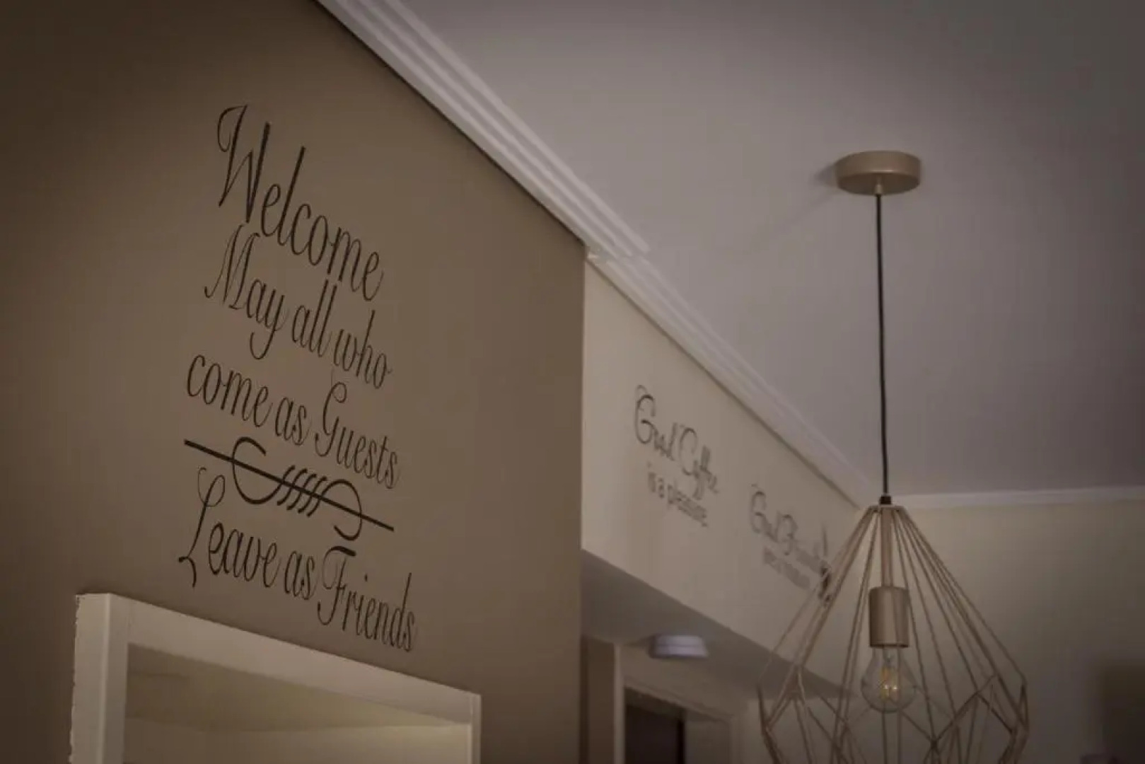 MiLo Luxury House -Free Airport pick up-10min drive