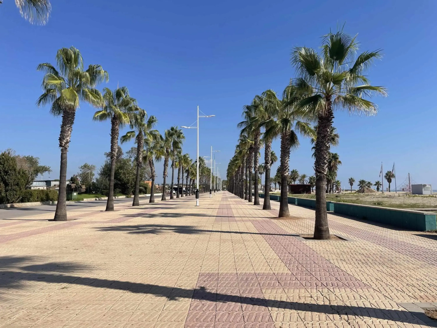 Apart Port Arenal con terraza y piscina