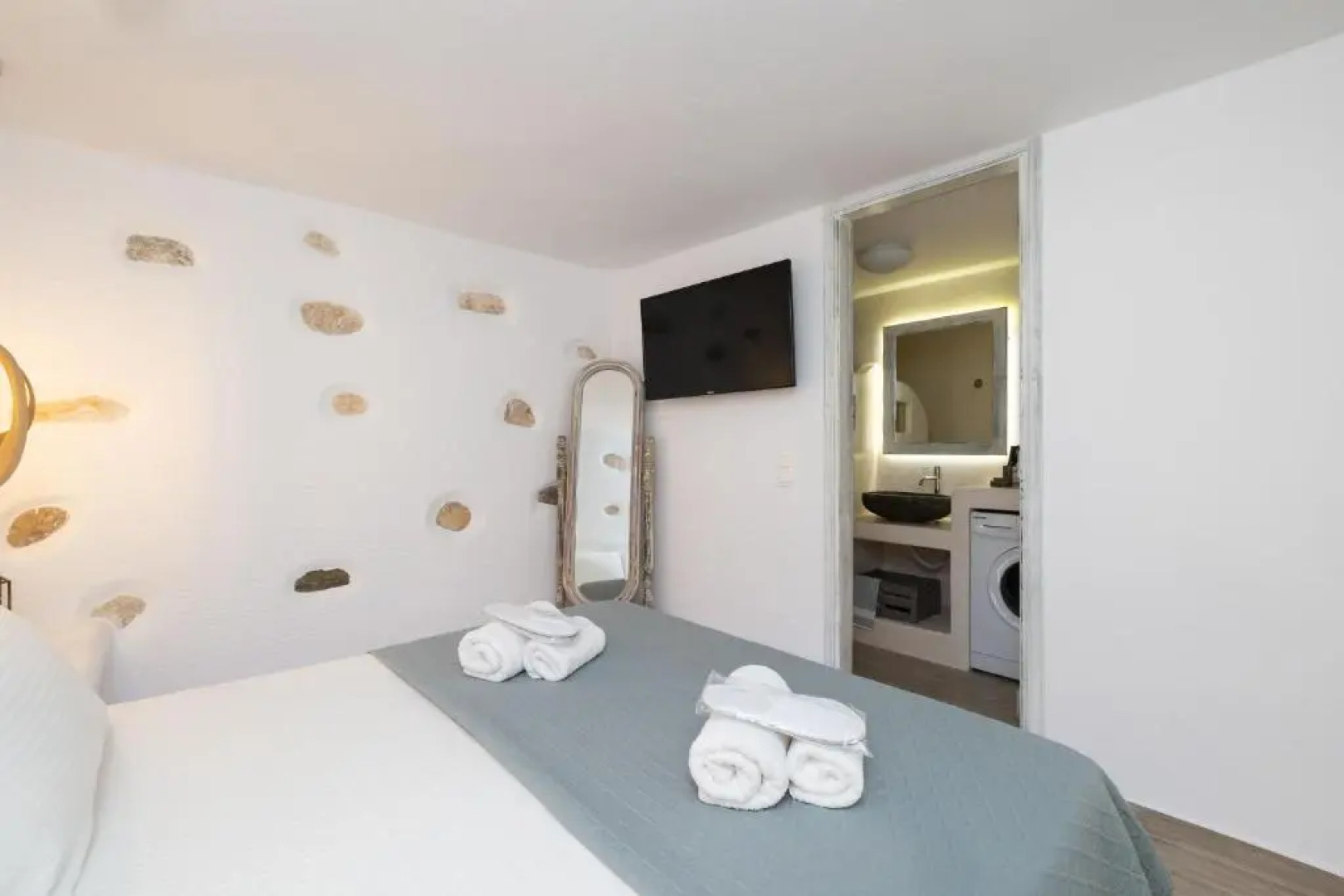 My Grandma's Deluxe Spa Suite