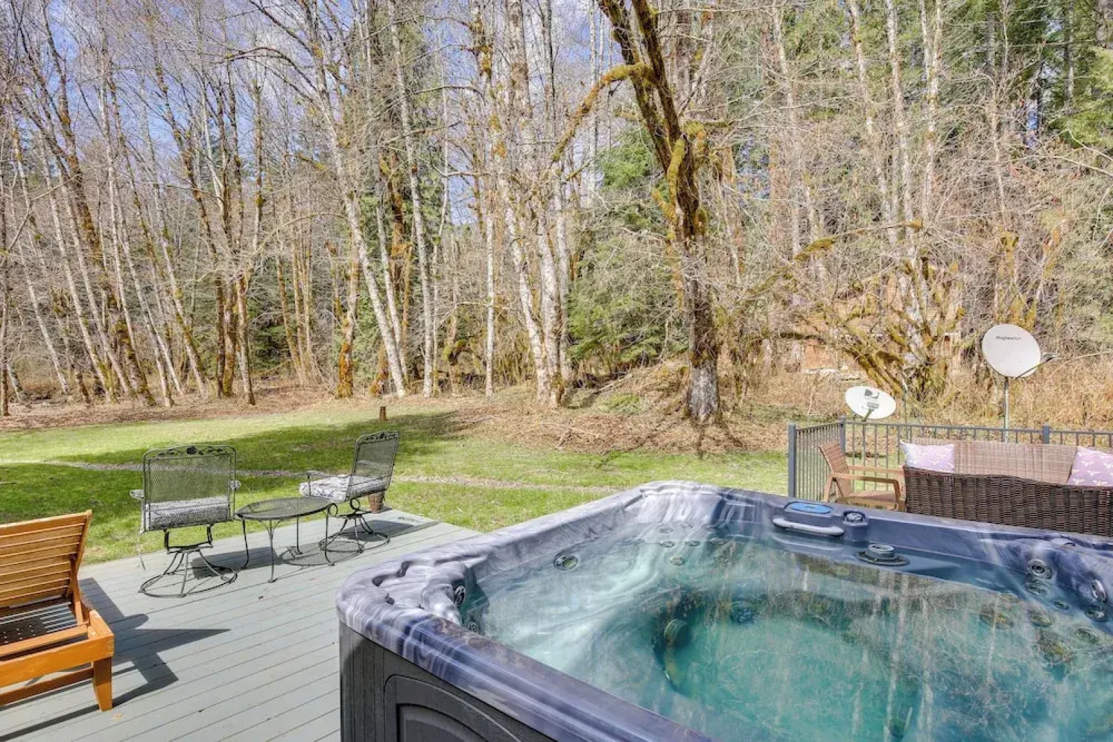 Peaceful Rhododendron Cabin w/ Fire Pit & Hot Tub!