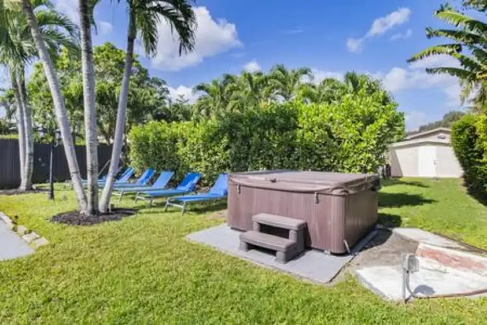 437 NE 107th Pool Hot Tub Patio 5 Bedrooms 3 Baths Parking