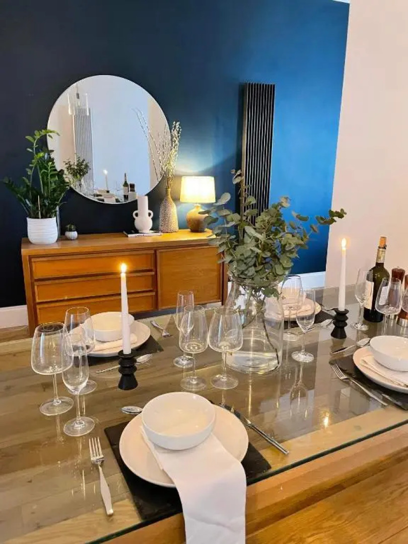 The Clock Tower Apartment - Large, Modern, 2 bed apartment, Southsea with Free parking - sleeps 4