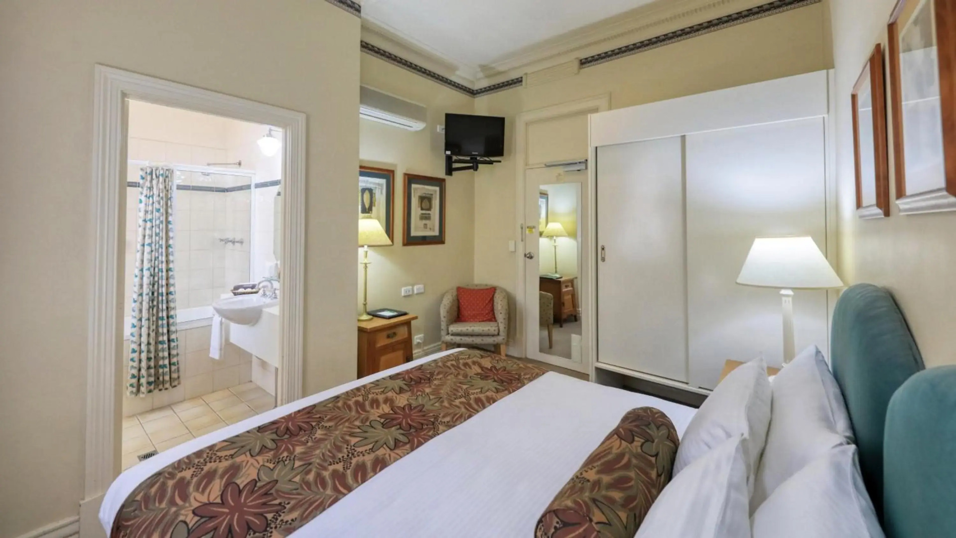 Royal Exchange Hotel