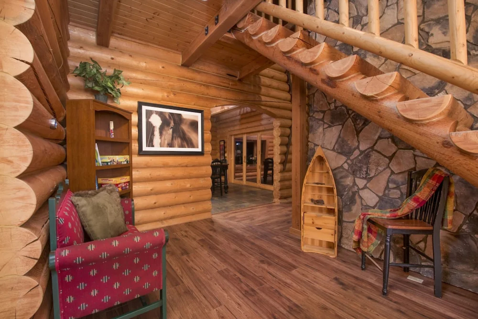 FlagRanch - 4 Br cabin by RedAwning