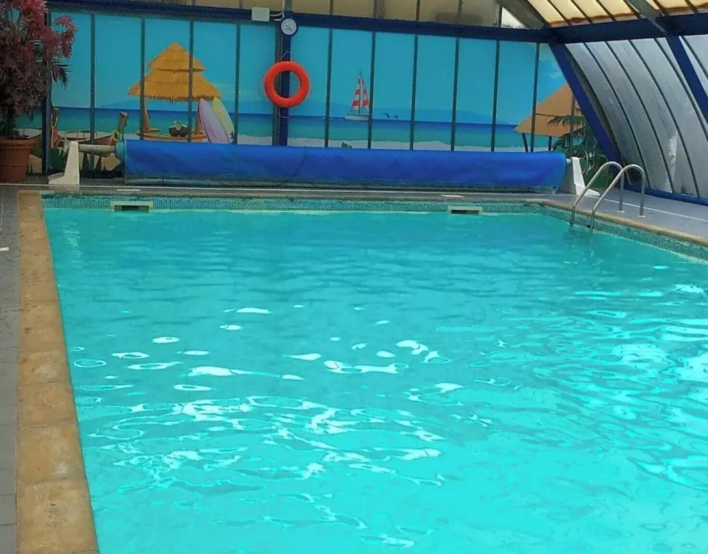 Llanarmon-yn-ial 3-bed Caravan, Sleeps 6