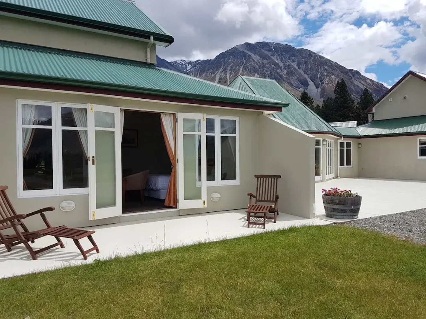 Grasmere High Country Bed & Breakfast Lodge