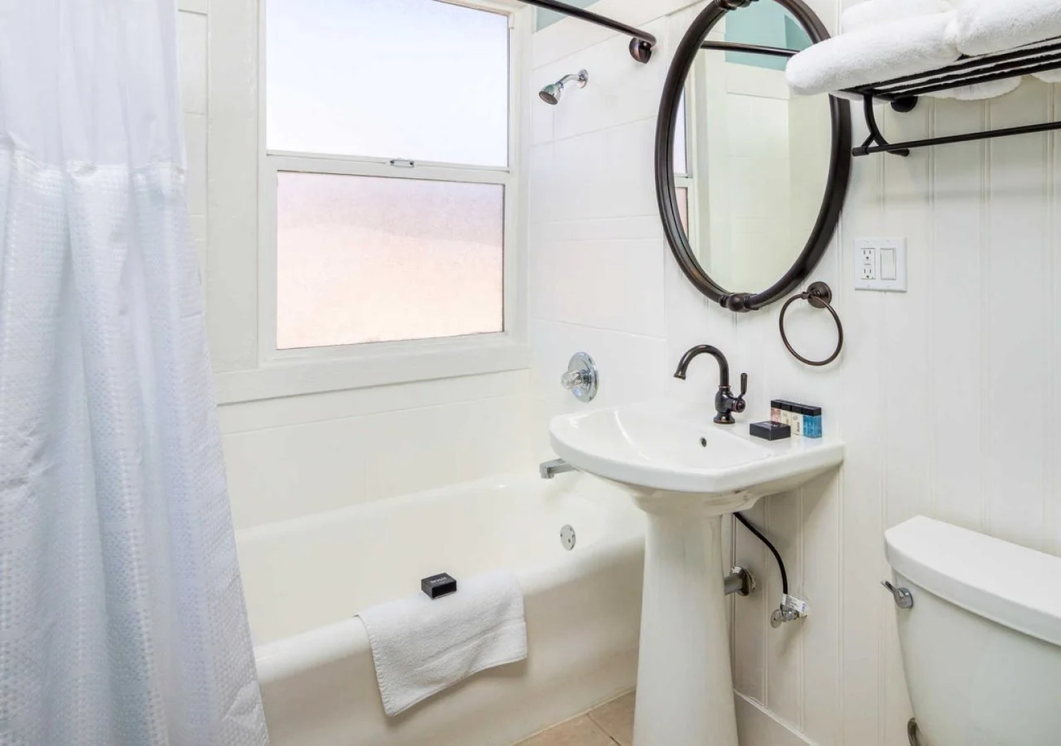 HTL 587 Ascend Hotel Collection