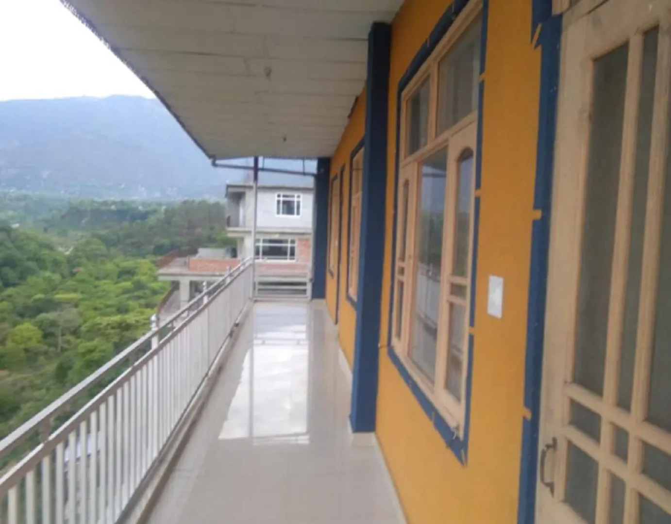 Yellowoaks Guest House by stayapart