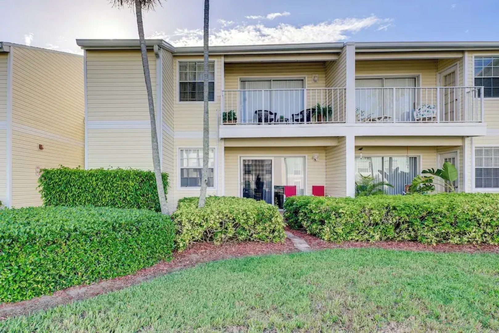 Walk to Beach: 1st-floor Unit w/ Pool in Melbourne