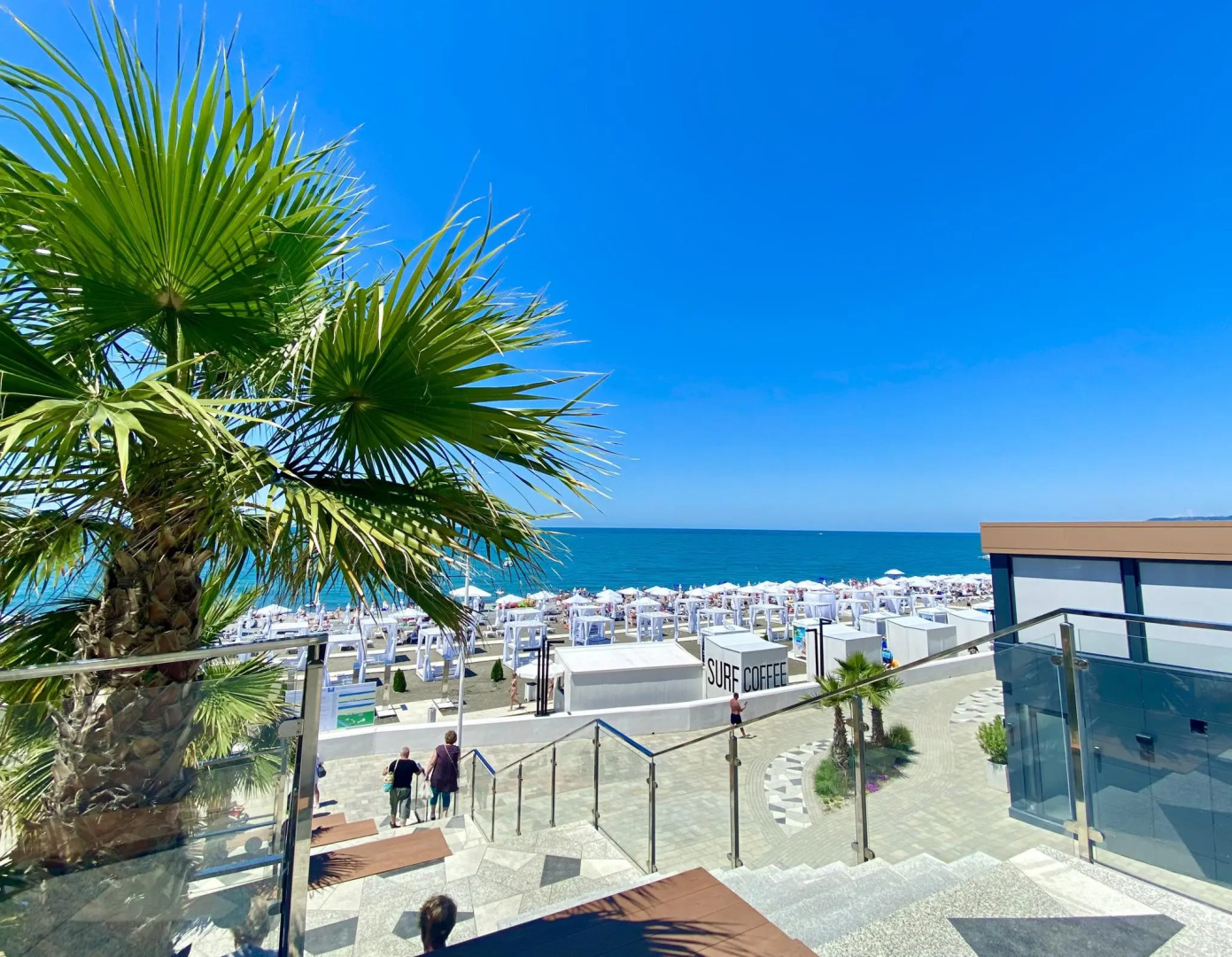 Апарт-отель F1 с бассейном