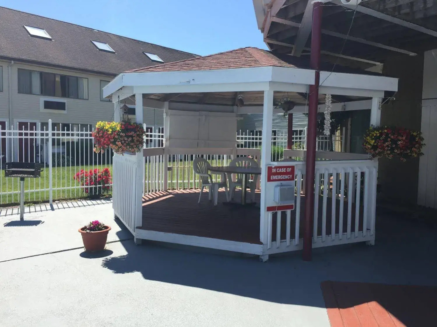 Admiralty Inn & Suites - a Red Collection Hotel