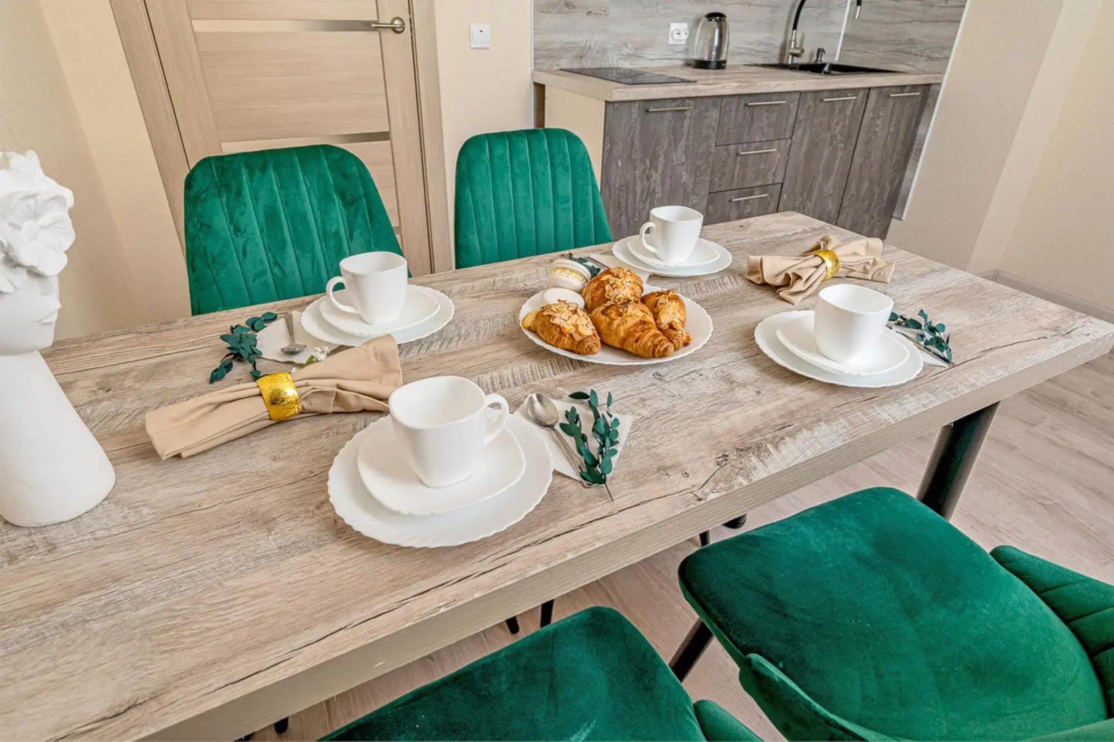 Хорошего дня на улице Алексея Латышова 3