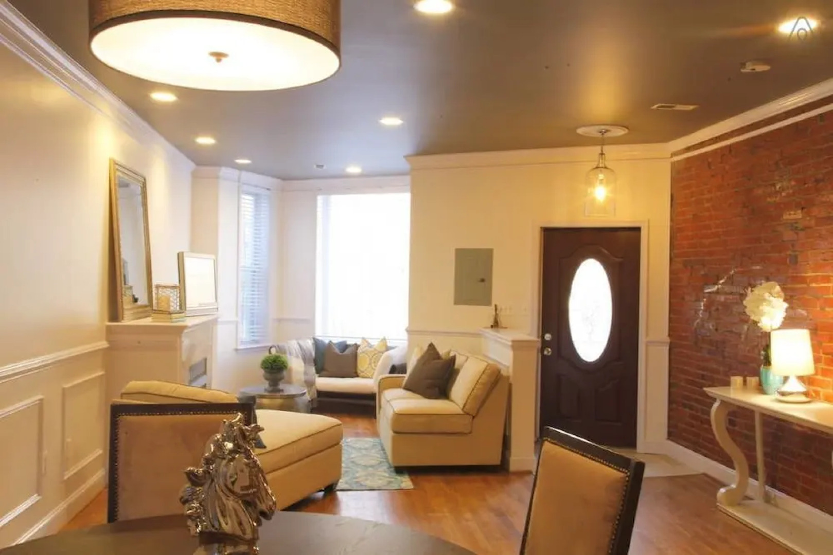 Modernized DC Rowhome in city-center