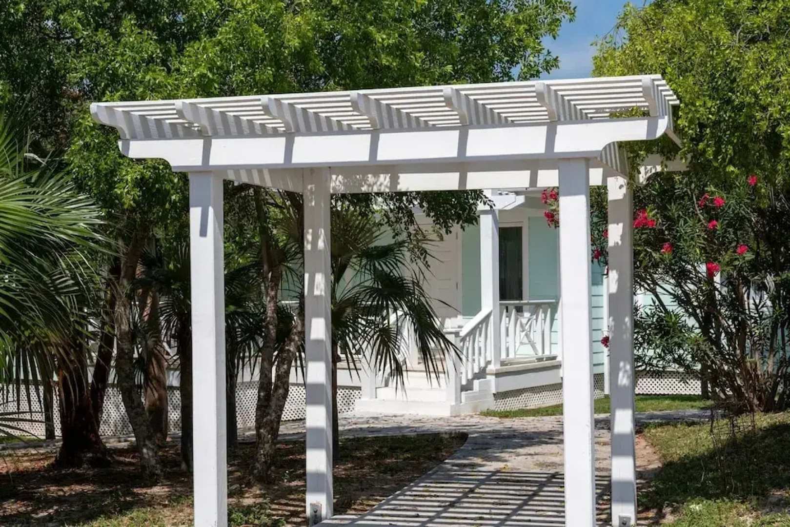 Turtle Pointe - Lux New Windermere Home W/pool, Boat Dock, Beach 3 Bedroom Home