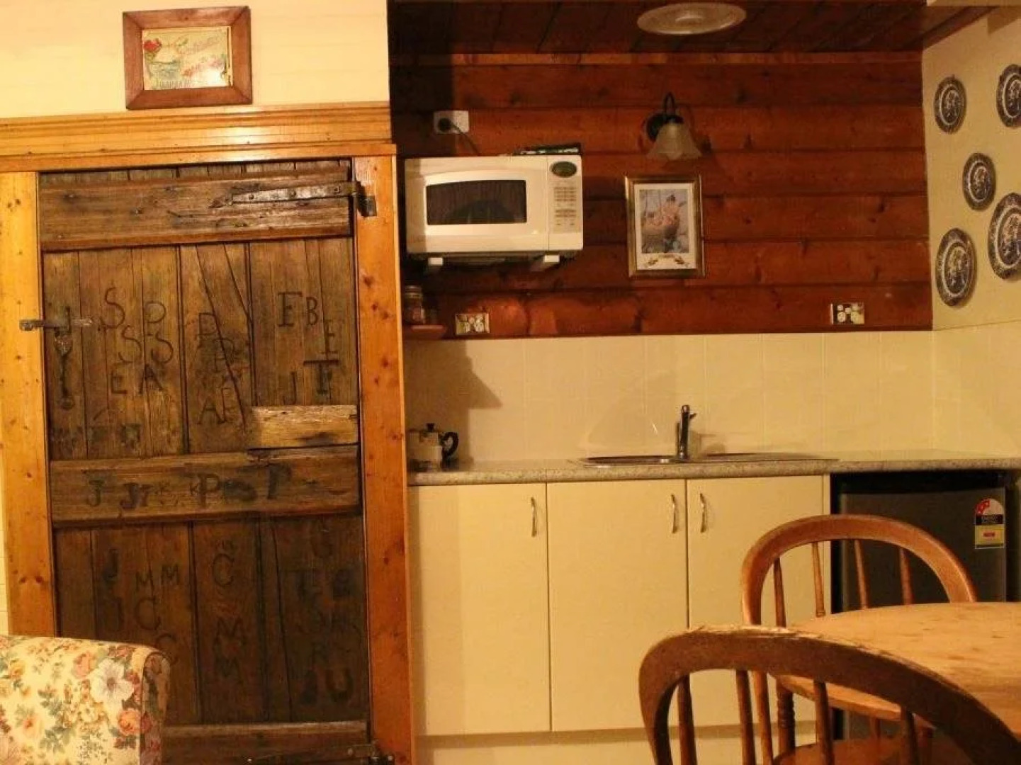 Colonial Cottages of Ross