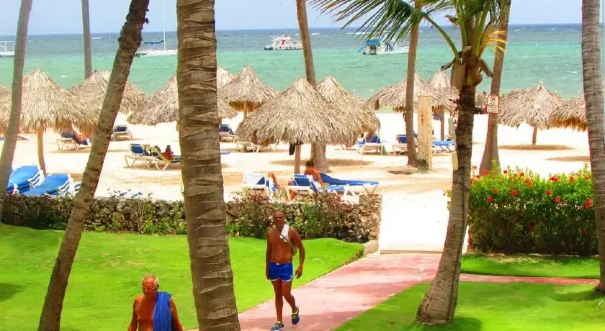 Los Corales Beach Apartments