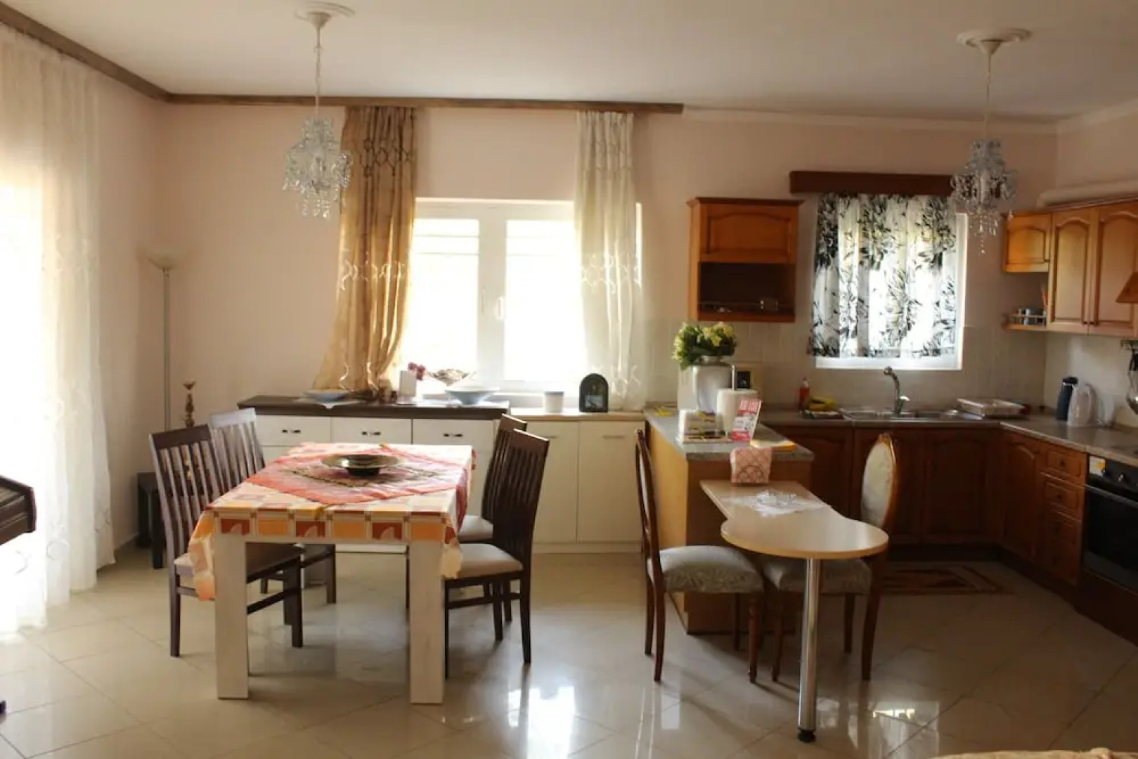 LEVY'S Place Athens Airport