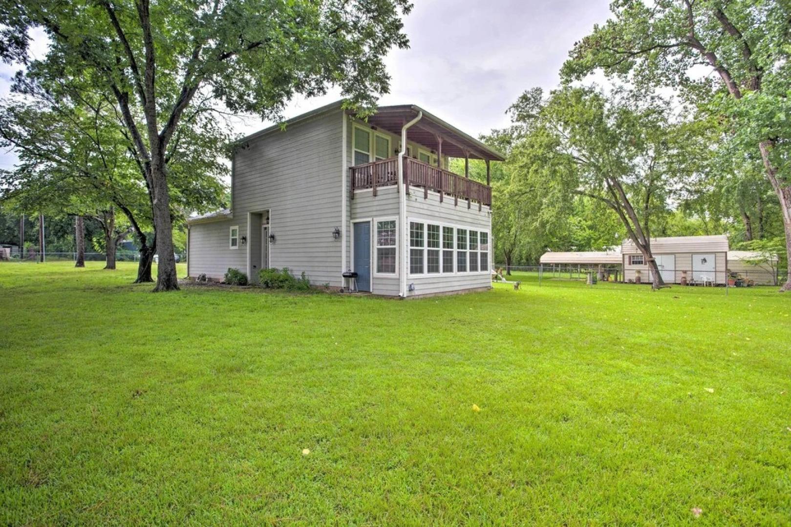 Cedar Creek Reservoir Home w/ Deck & Fire Pit!