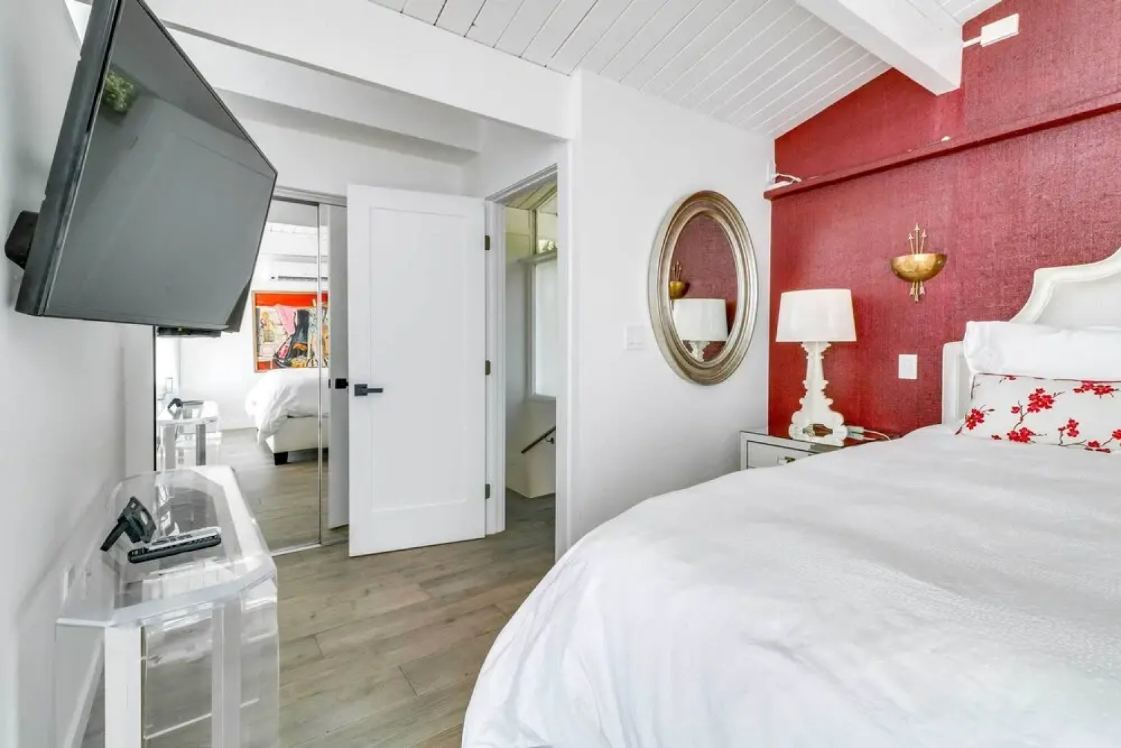 Beachfront Malibu Apartment w/ Ocean-view Balcony