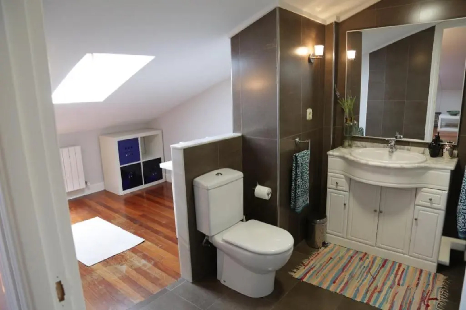 Habitación con baño, cerca de la playa