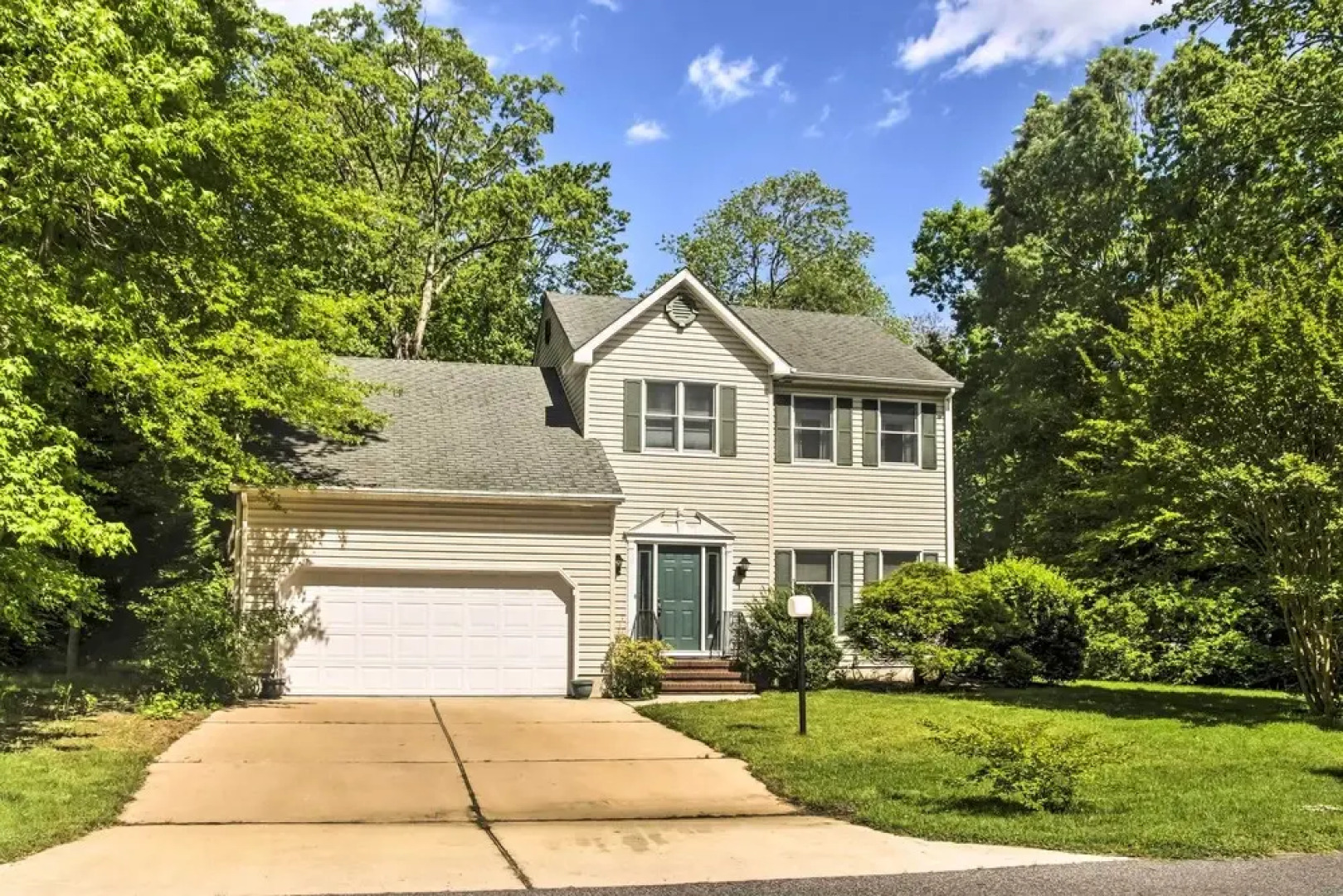 Golf Getaway w/ Pool Access 2 Mi to Bethany Beach!