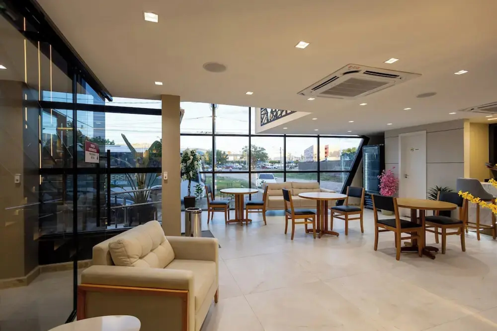 Aira Hotel