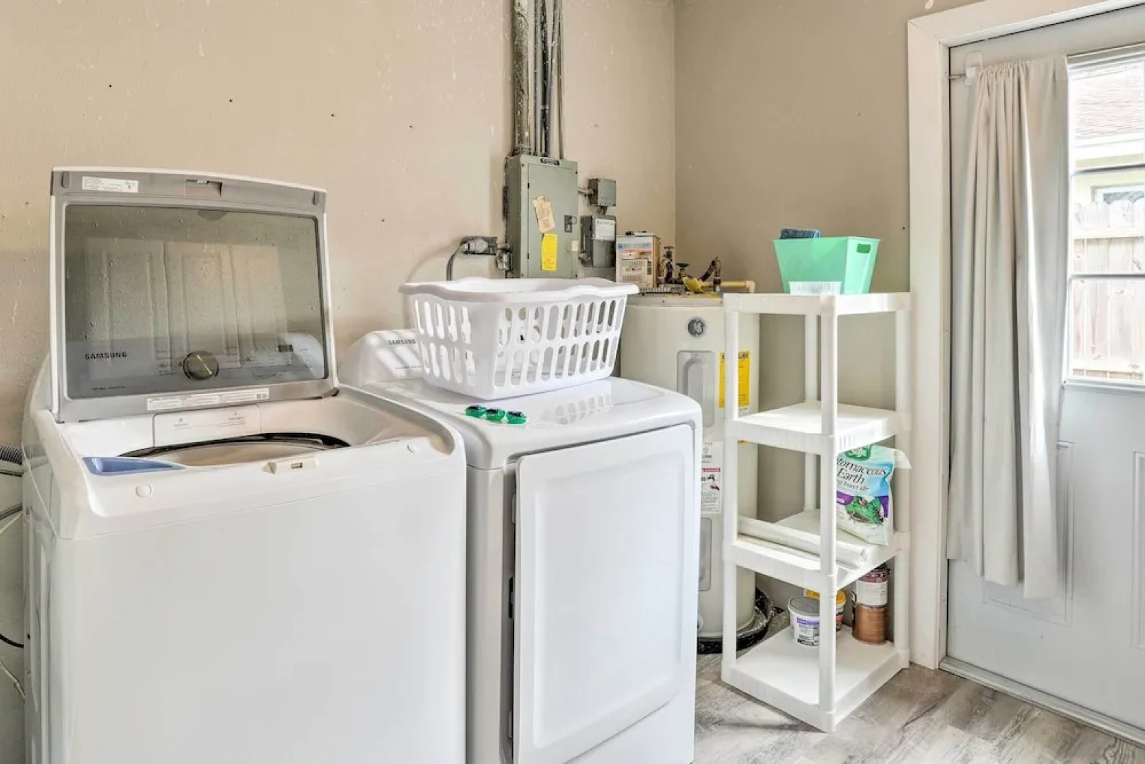 Sun-kissed Largo Escape: Private Pool & Patio