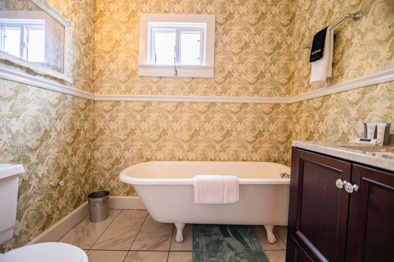 The Manor 1885 Altamont