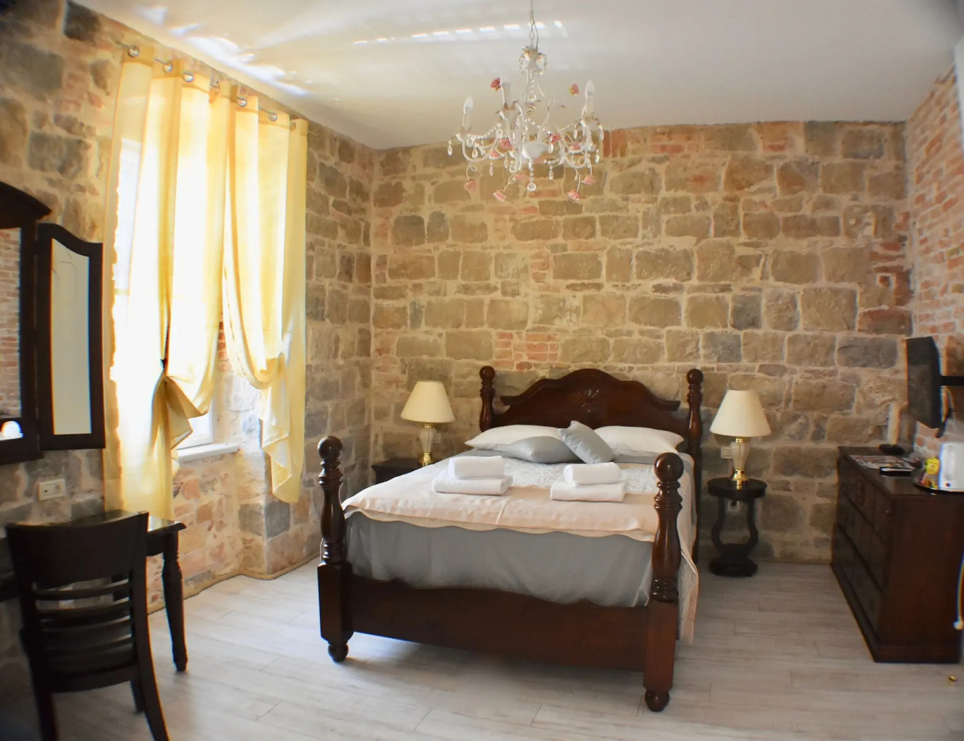 PIETRA ROSSA Luxury Rooms