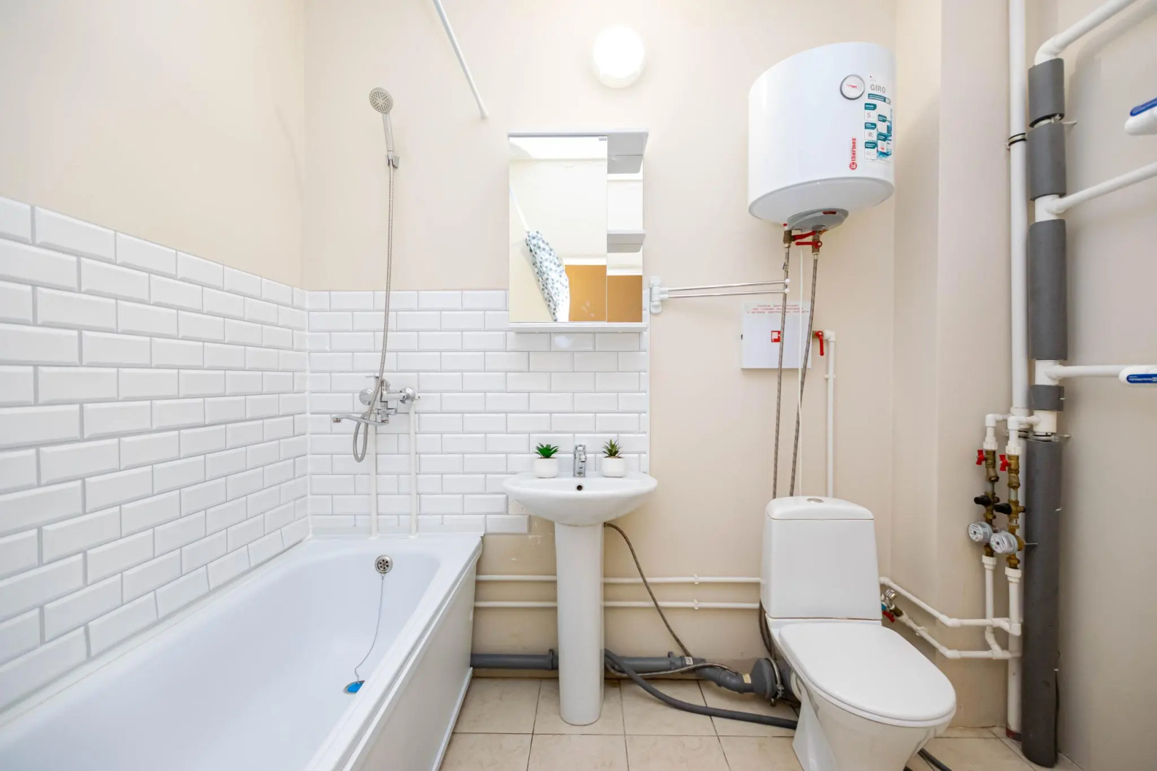 Cosmos (Космос) на улице Революции 48А