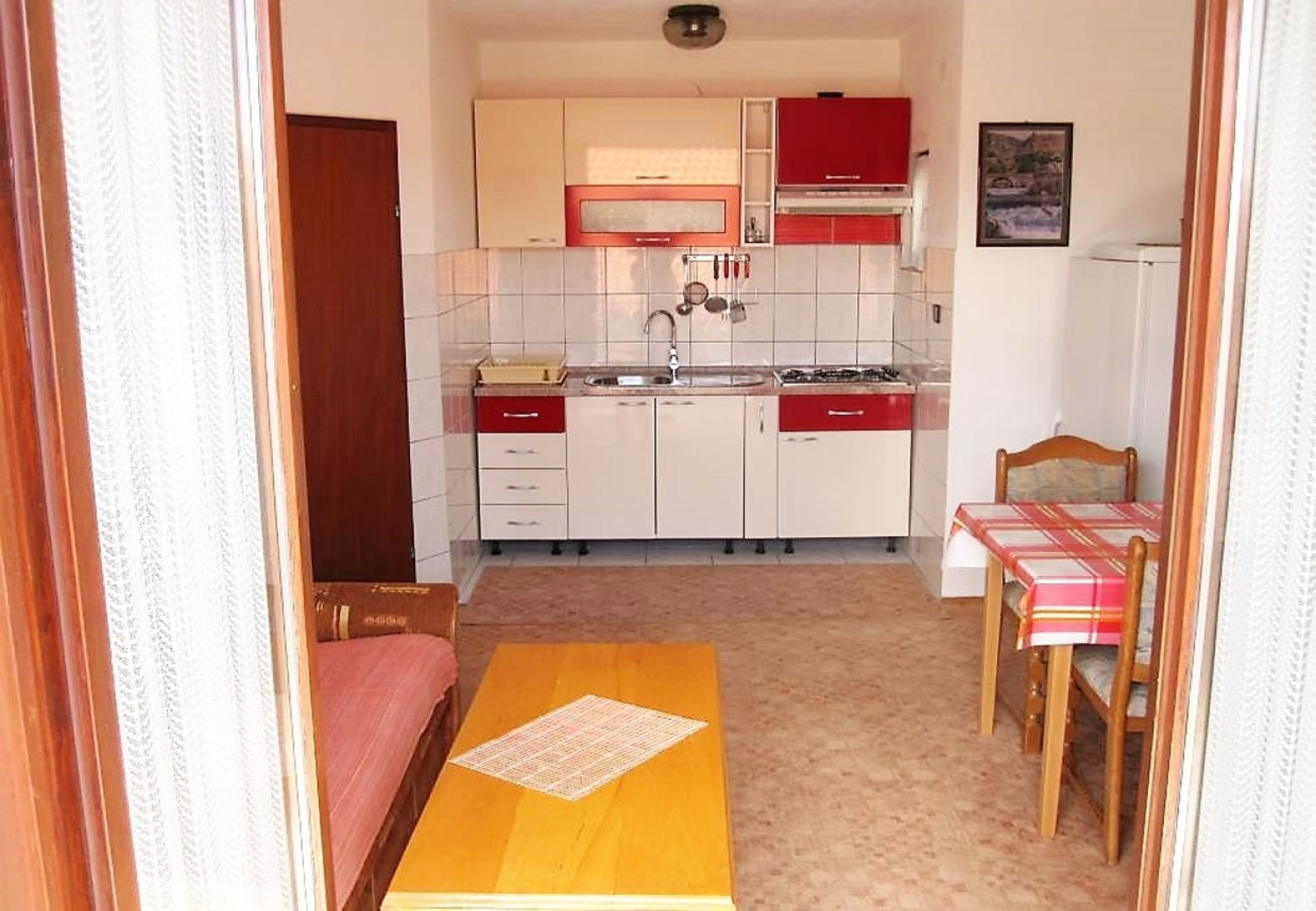 Apartment Šera - 50 m from beach: A2 Pisak, Riviera Omis