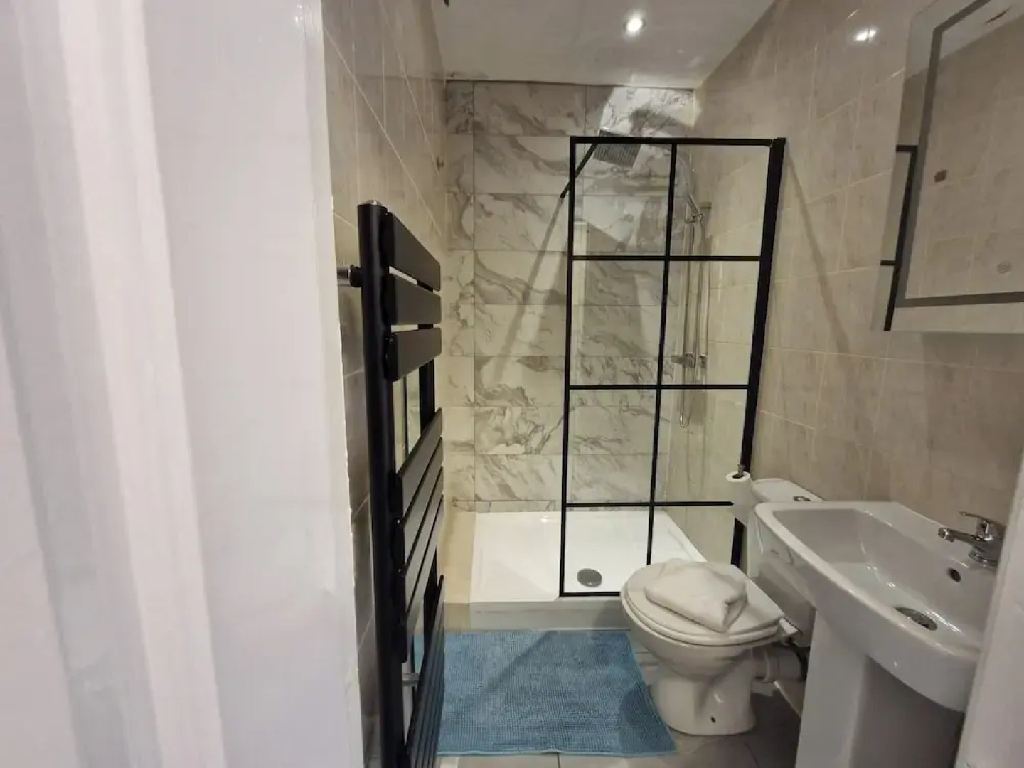 Seaside Bliss Apartment for Style and Comfort