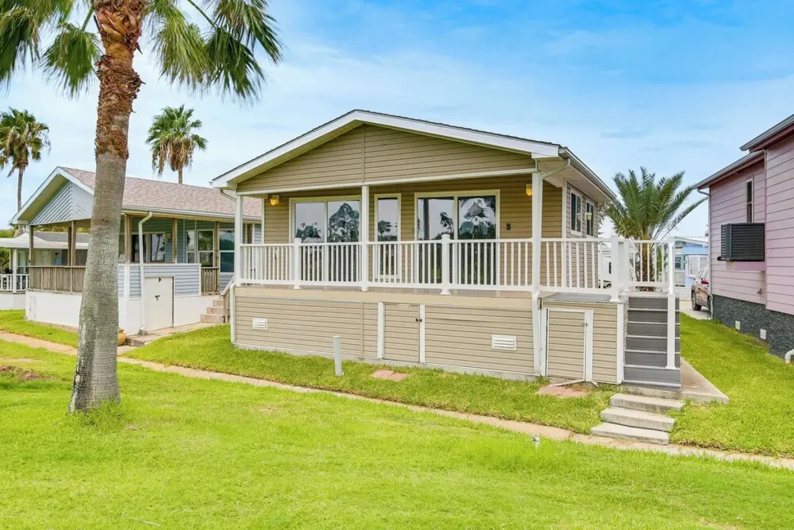 5 Mi to Beaches: Sunny Port Isabel Golf Retreat