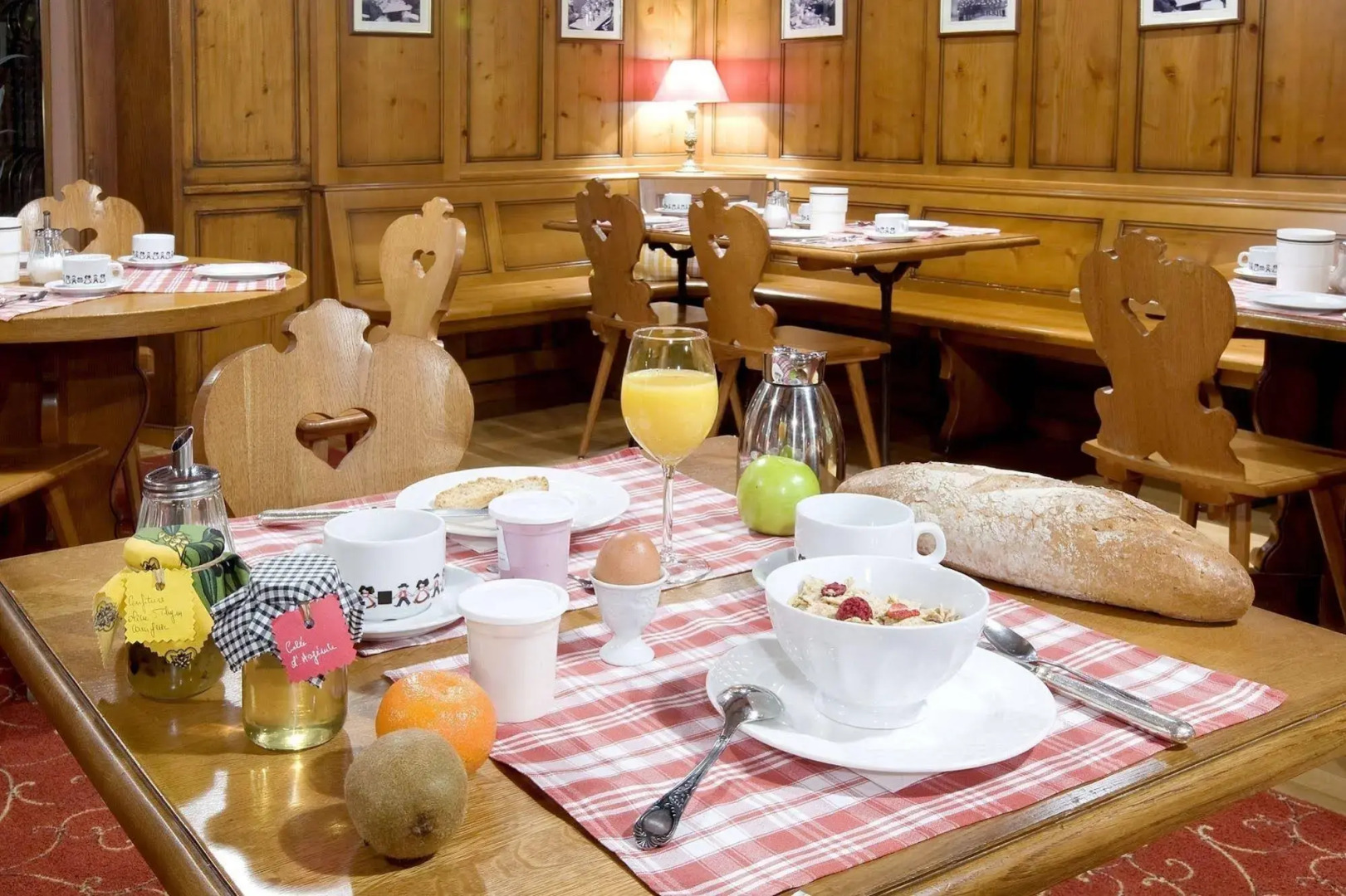 Logis Hôtel Restaurant La Charrue