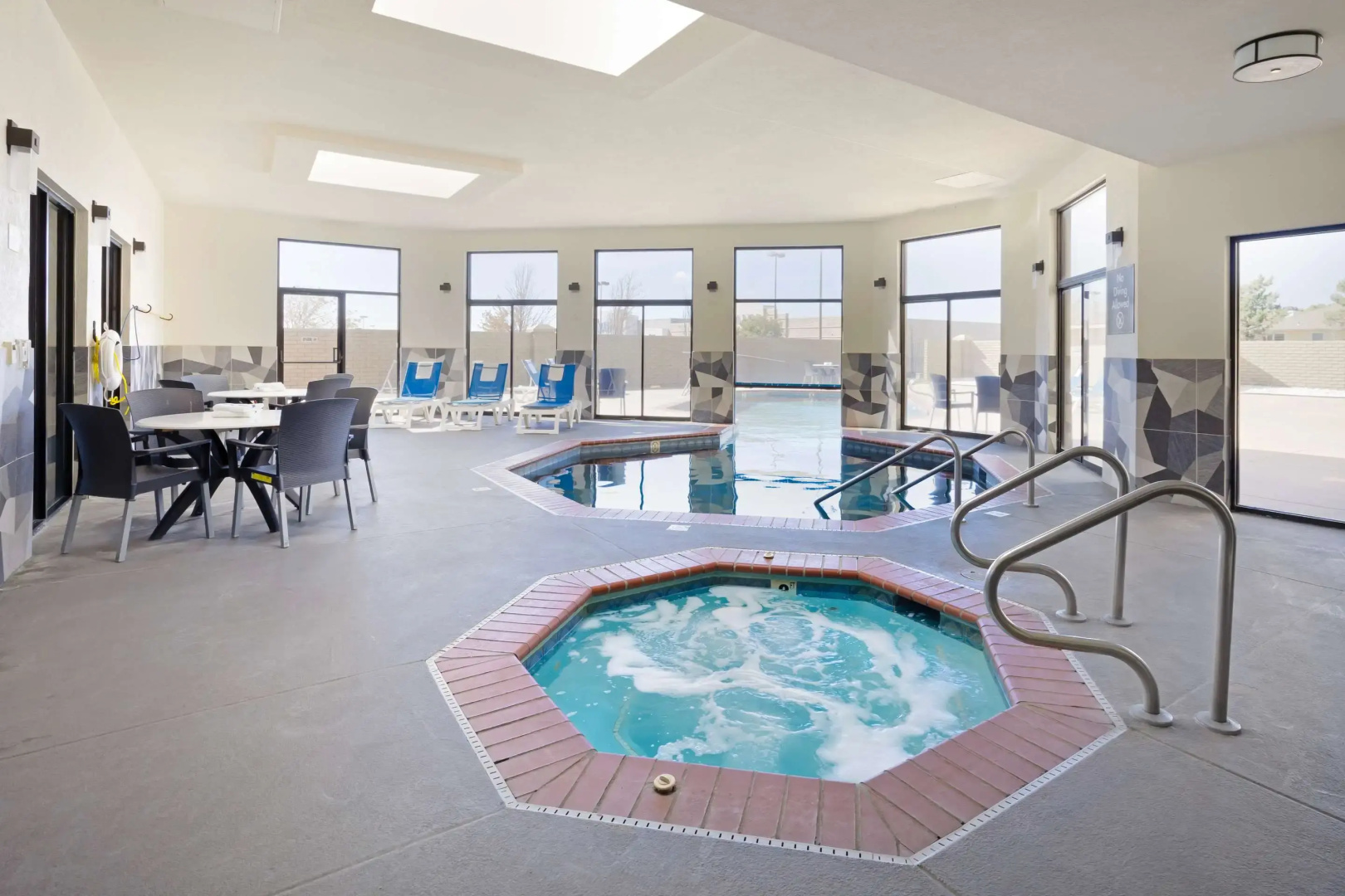 Comfort Inn & Suites Wichita Northeast
