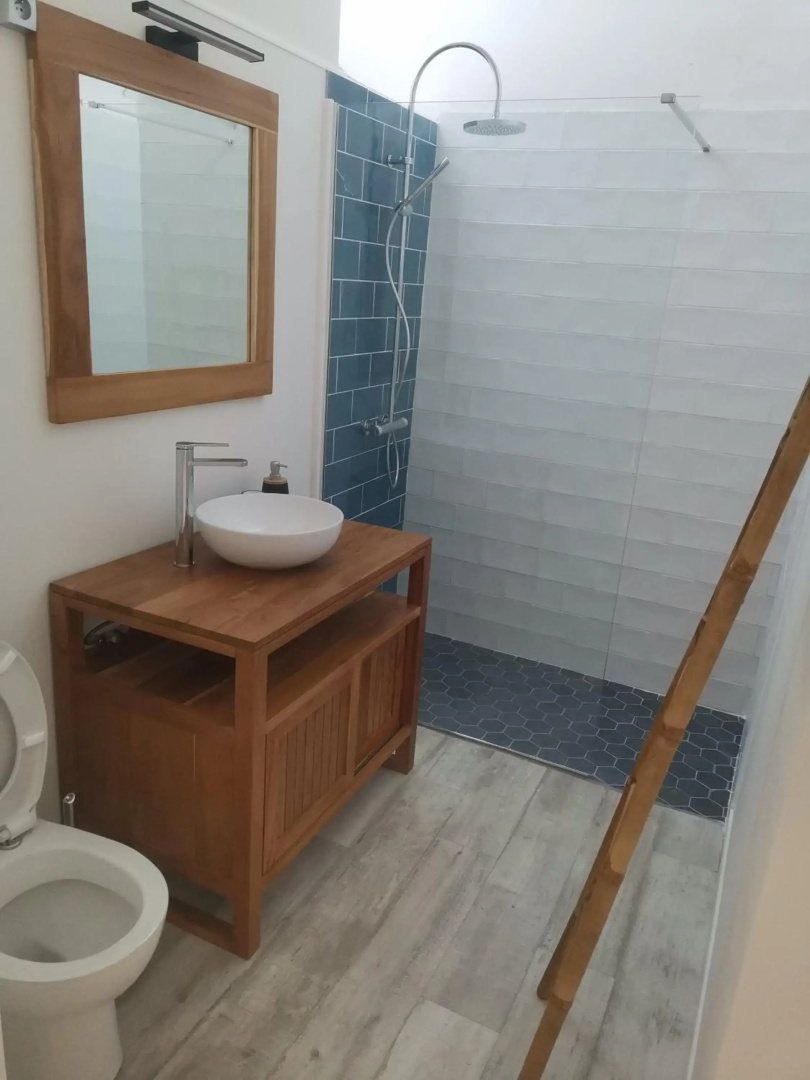 Bel appartement T4 vue mer sur la Marina du Gosier