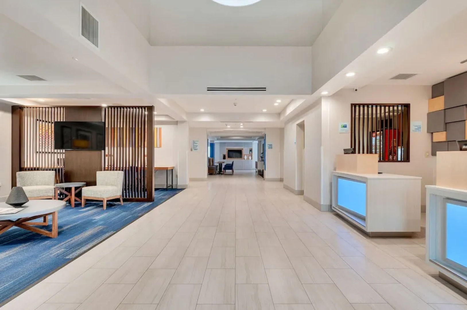 Holiday Inn Express Hotel & Suites Lake Elsinore