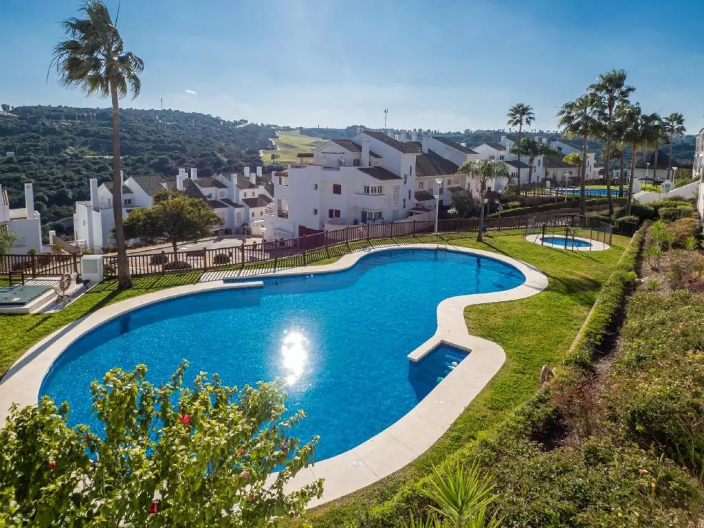 2174-Huge 3 bedrooms with terrace and pool