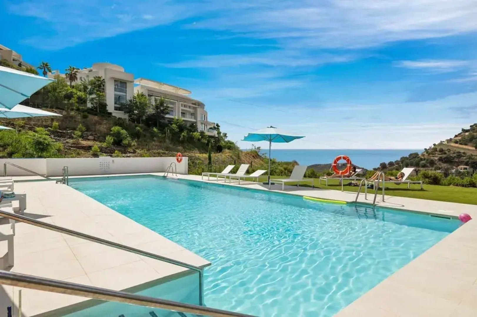 Hillside Flat With Pool in Palo Alto - Ref M49